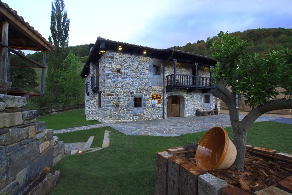 Casona De El Castaniu Hotel Serrapio Exterior photo